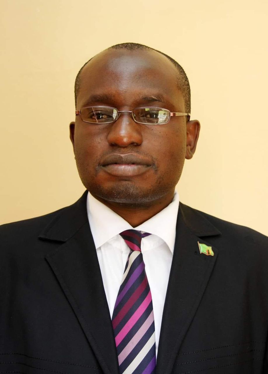 Amos Chanda, the ex-press aide to former President Edgar Lungu, has renewed his application to be granted access to his passport. Chanda claims that he needs to travel to India for specialized medical treatment. Chanda was recently convicted and sentenced to 12 months in prison for theft of court documents. He has made his application pending his appeal hearing. Chanda’s application for passport access states that his medical condition, first diagnosed in June 2019 in India, requires bi-annual review and treatment as prescribed by doctors.